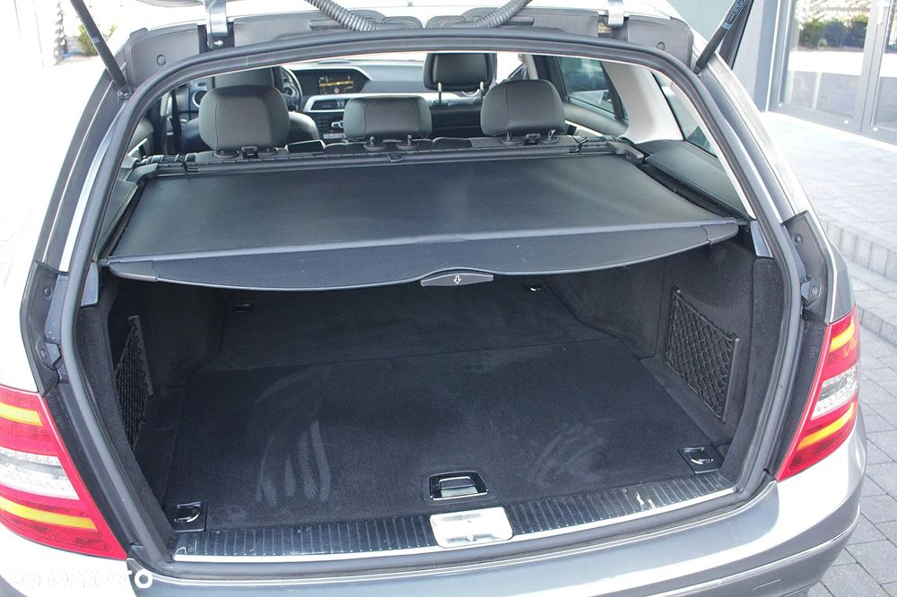 Mercedes-Benz Klasa C 180 CGI Automatik BlueEFFICIENCY Avantgarde - 9