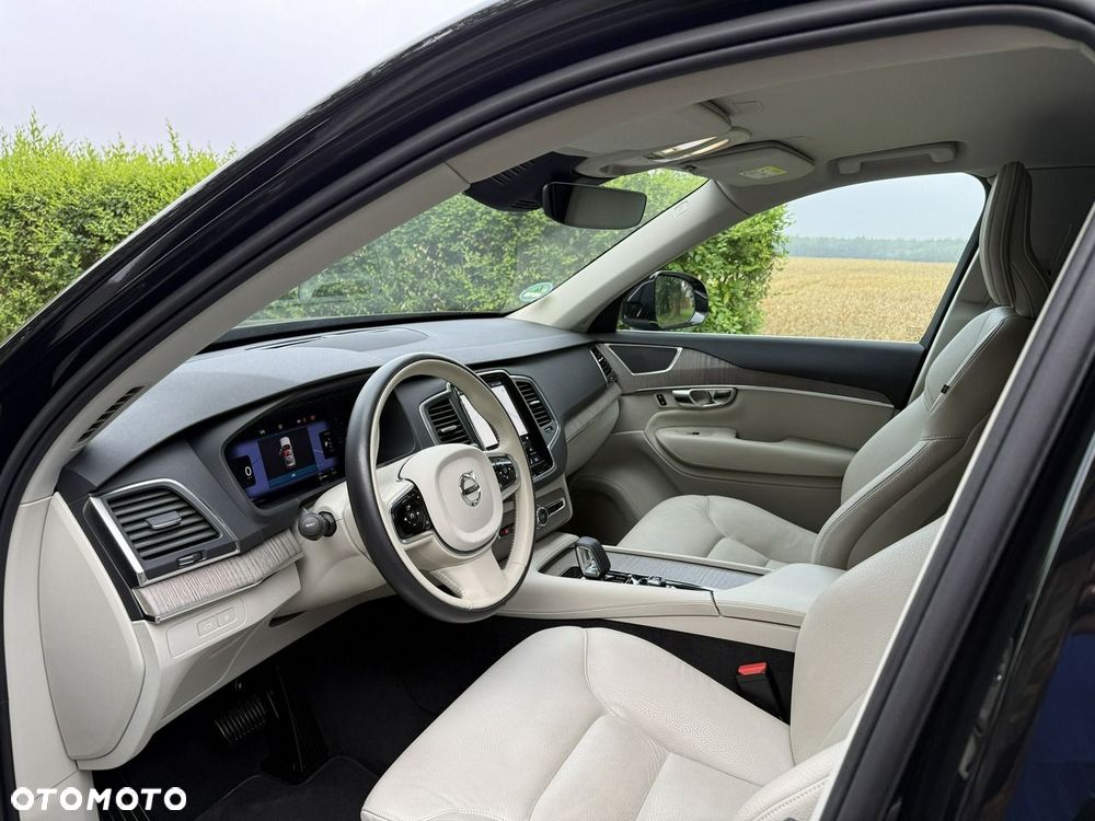 Volvo XC 90 T8 AWD Plug-In Hybrid Core 7os - 31