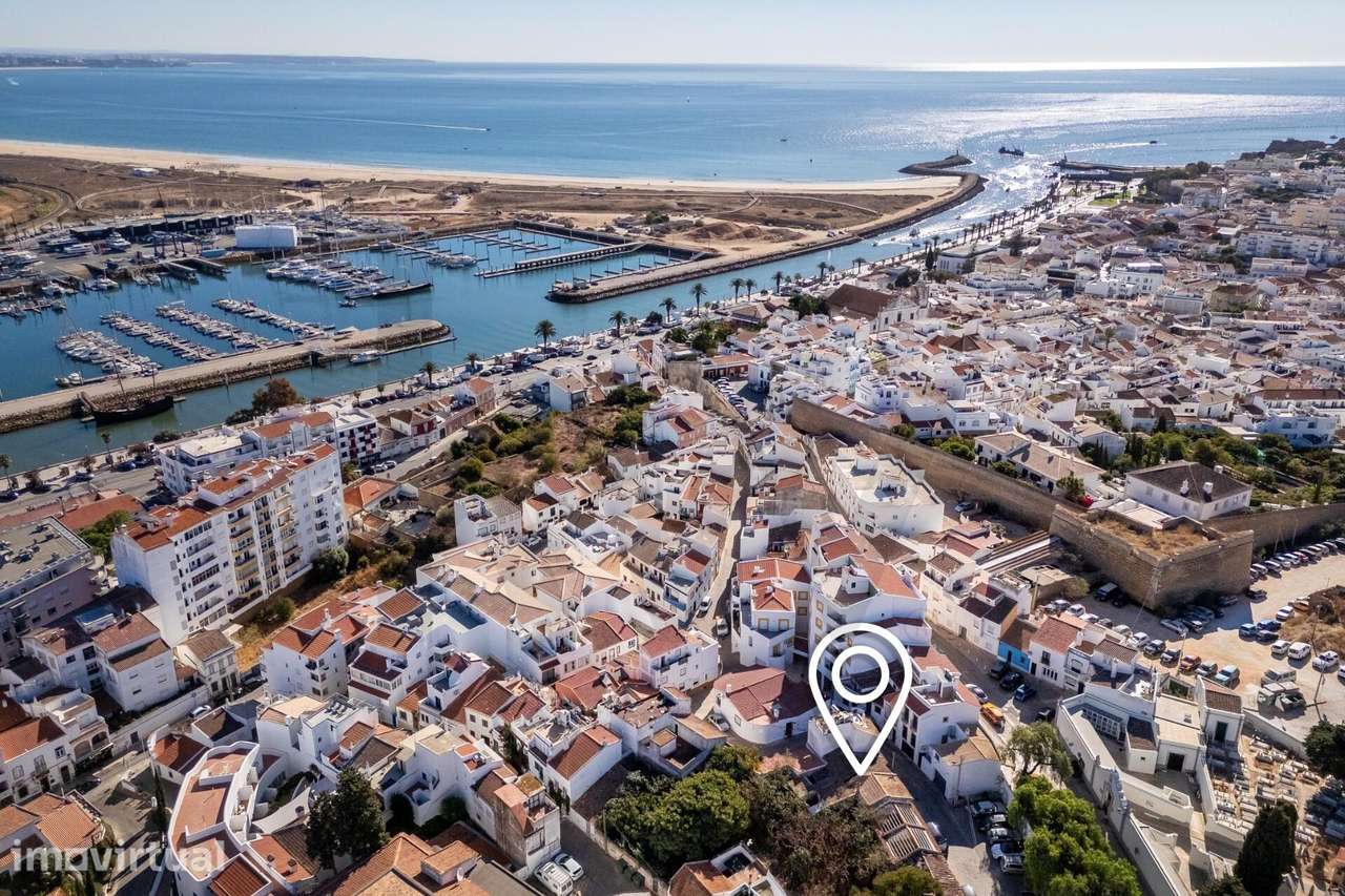 Moradia, para Remodelação Total no Centro de Lagos – Excelente Oportun - Grande imagem: 3/13