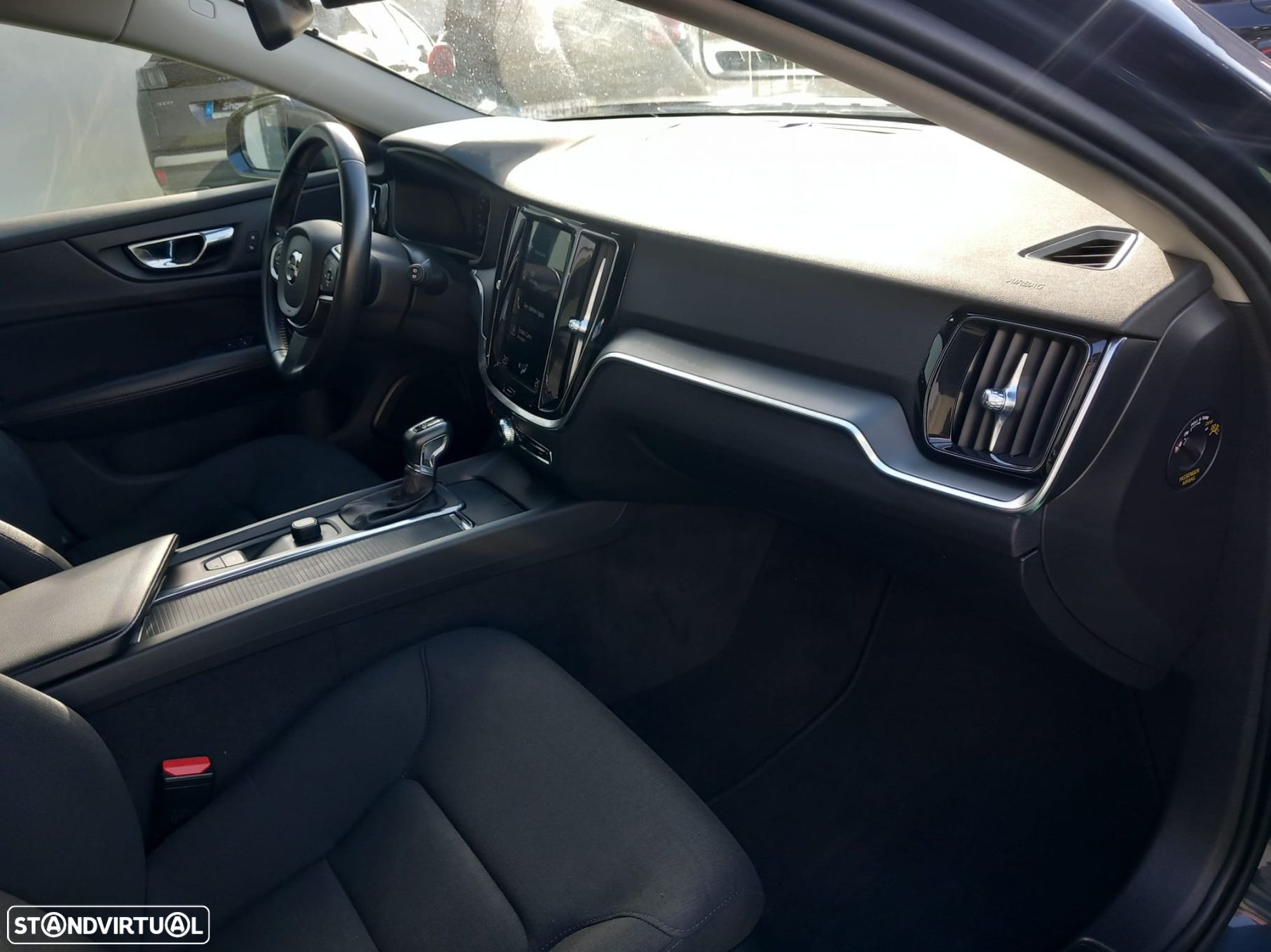 Volvo V60 2.0 D3 Momentum Geartronic - 12