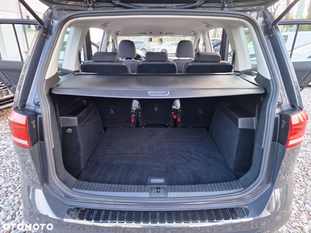 Volkswagen Touran - 18