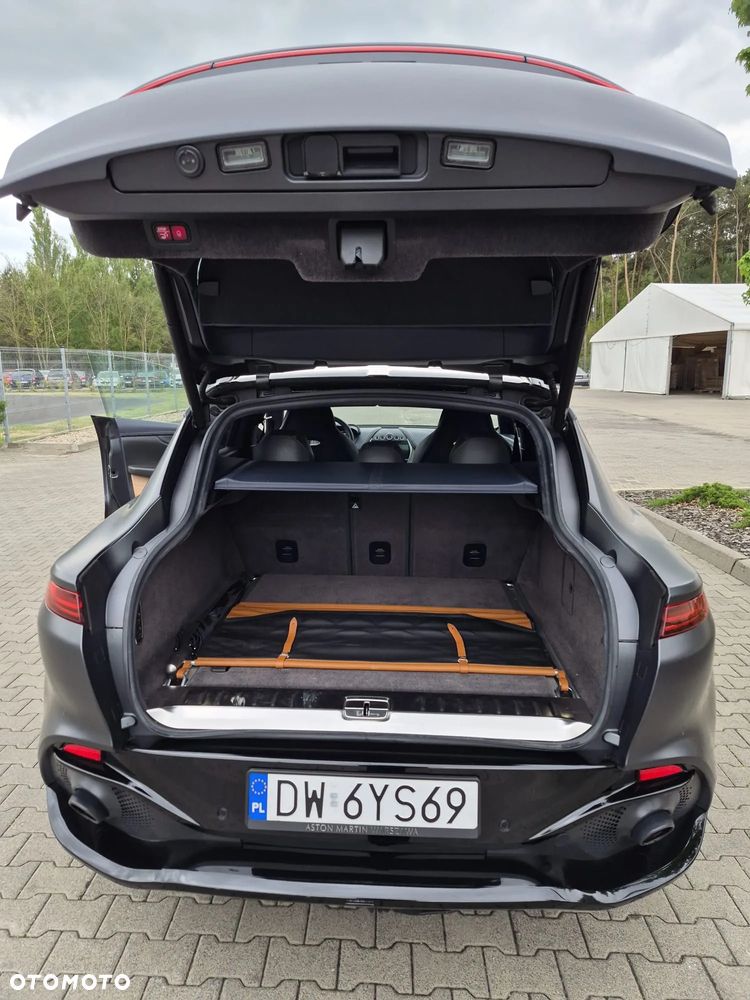Aston Martin DBX - 36