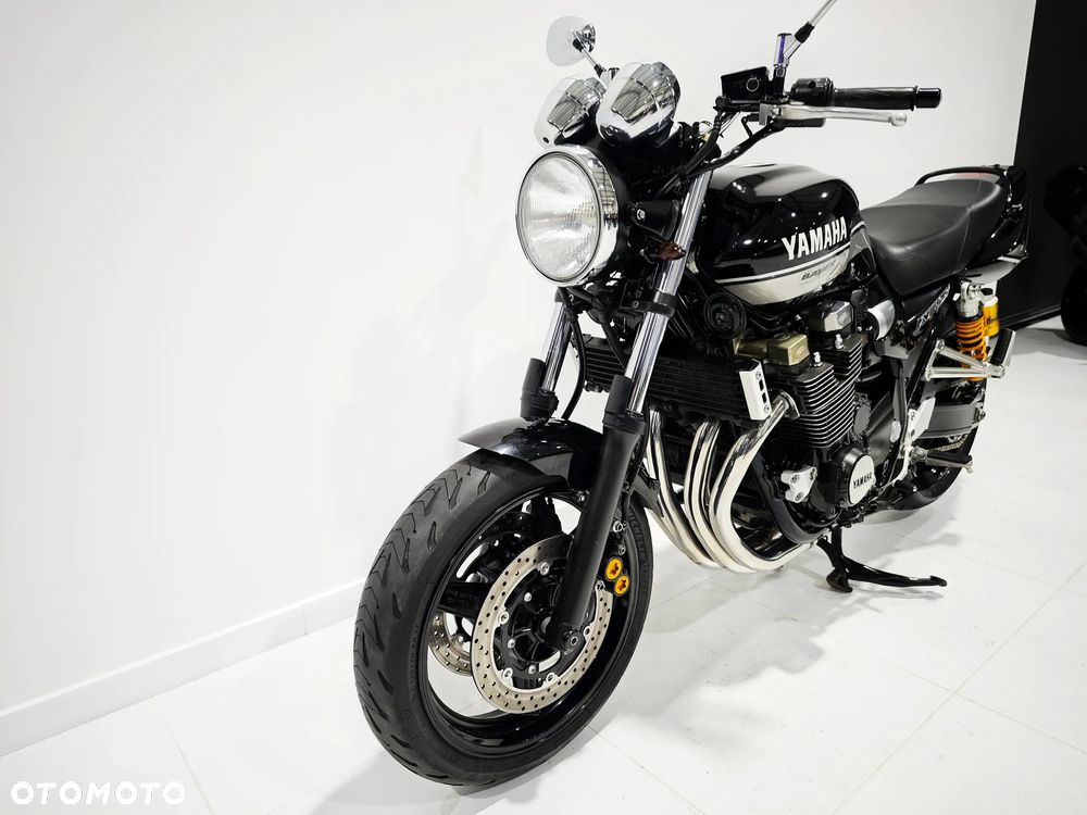Yamaha XJR - 13
