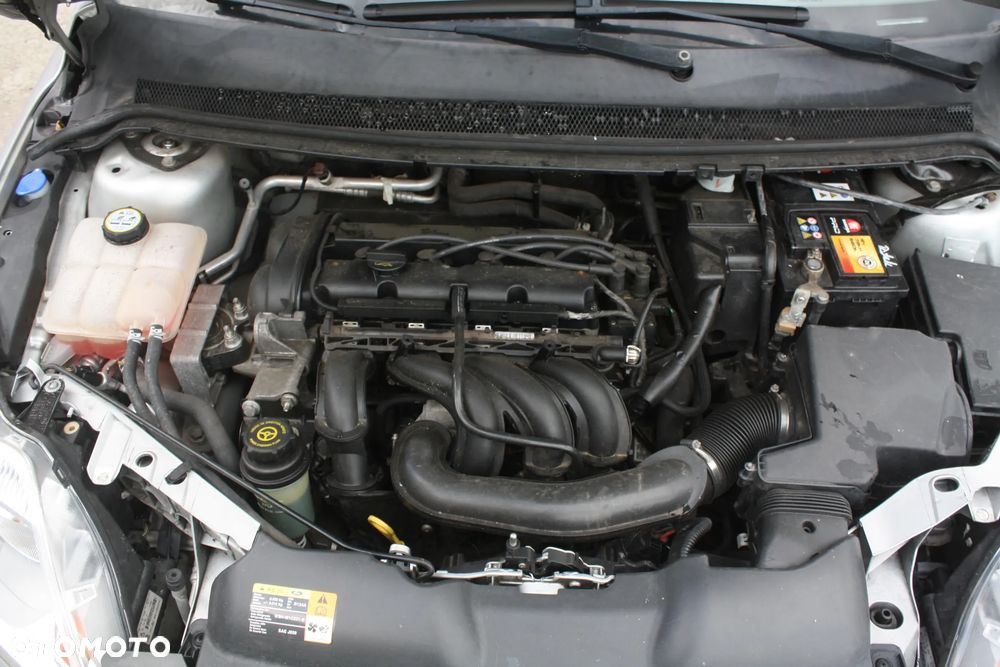 Ford Focus 1.6 16V Ghia - 8