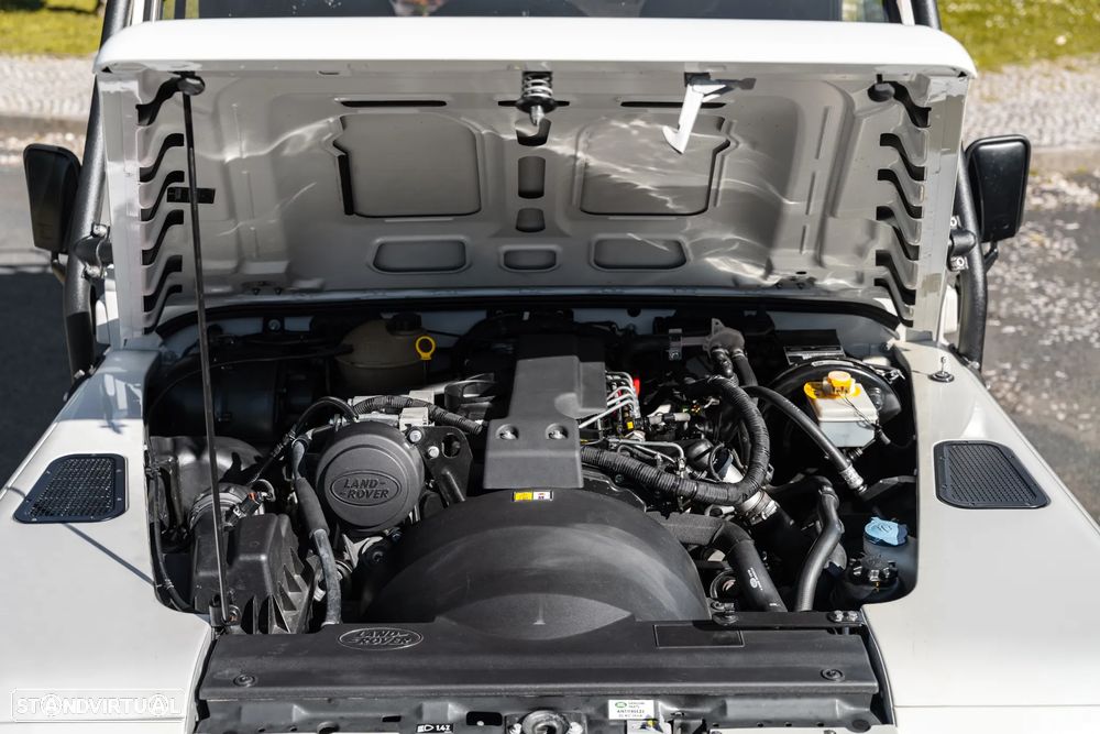 Land Rover Defender 90 S - 8