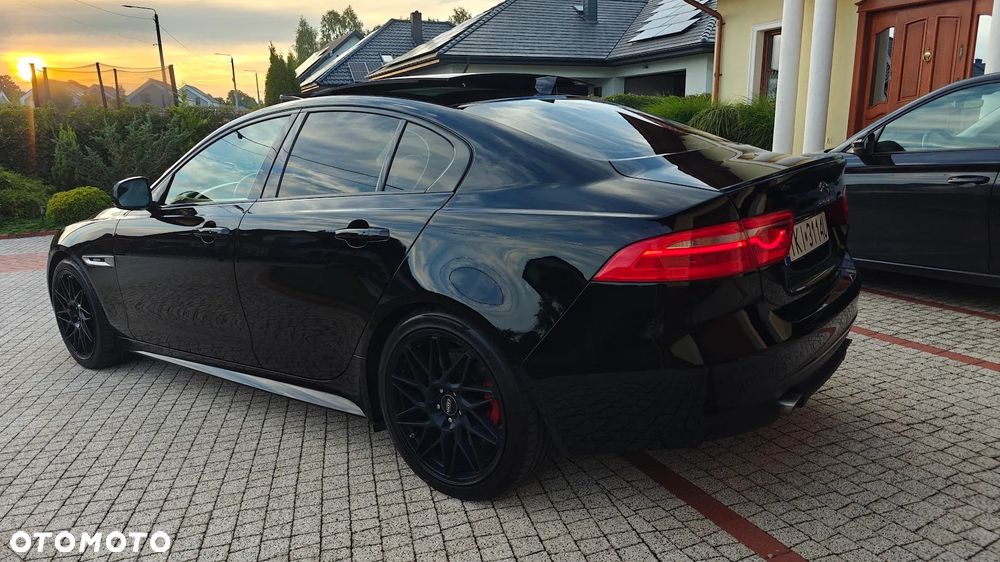 Jaguar XE 2.0 T R-Sport - 7
