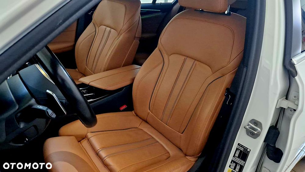 BMW Seria 5 530e M Sport Edition - 14