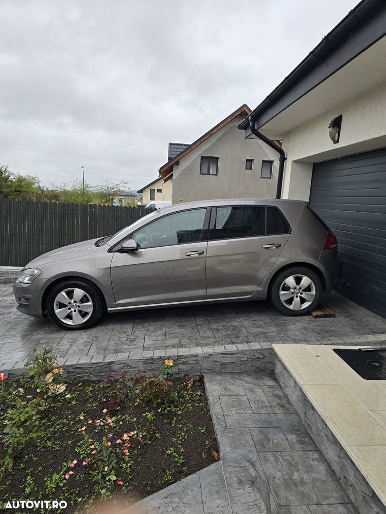 Volkswagen Golf - 1