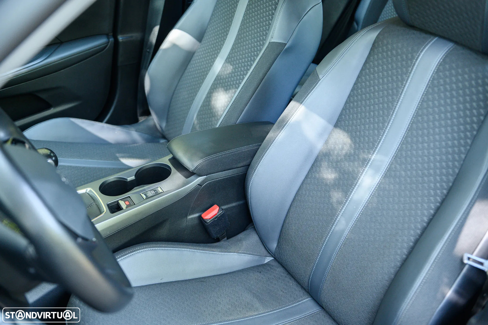 Peugeot 2008 1.2 PureTech Allure Pack - 23