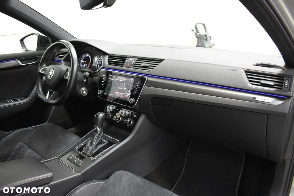 Skoda Superb 2.0 TDI Sportline DSG - 22