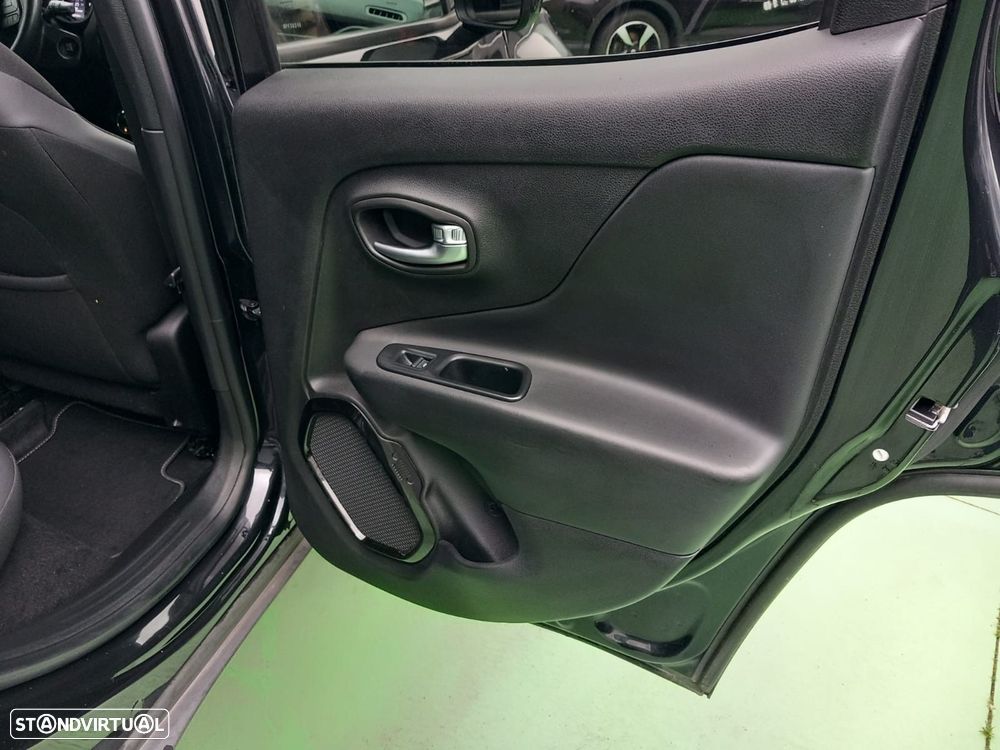 Jeep Renegade 1.6 MJD Night Eagle - 23