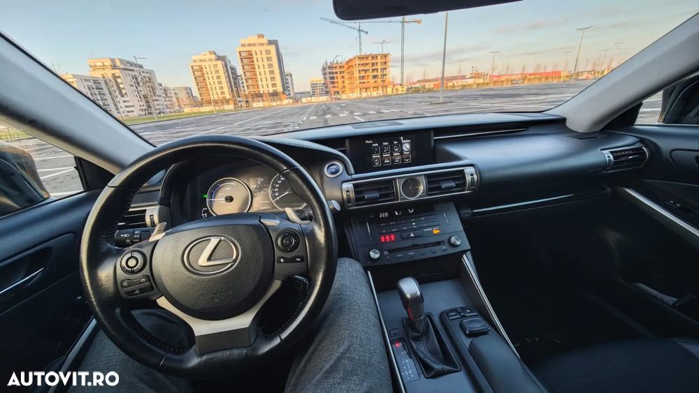 Lexus Seria IS 300h Aut. Executive - 10