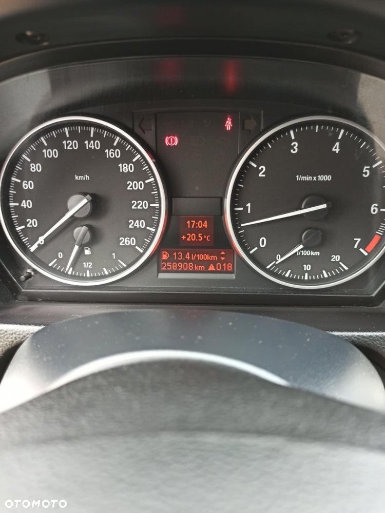 BMW Seria 3 318i Touring - 16