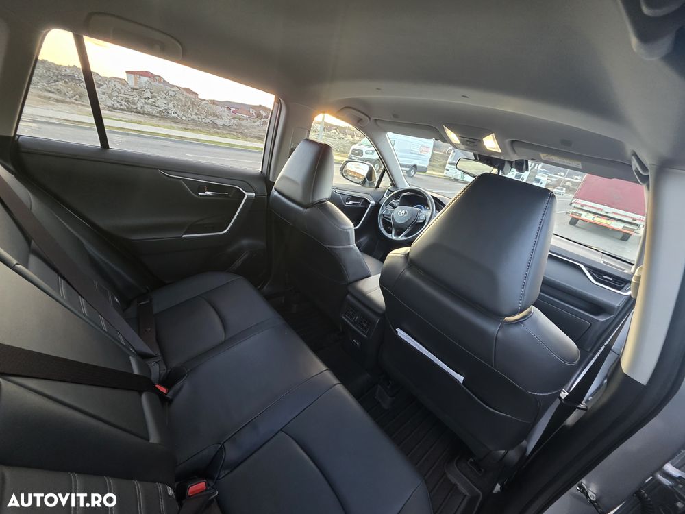 Toyota RAV4 2.5 4x4 Hybrid Team Deutschland - 9