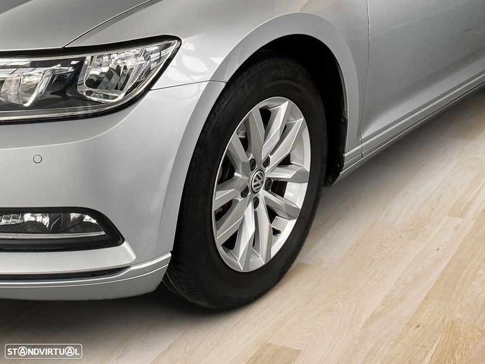 VW Passat Variant 2.0 TDi Confortline DSG - 9