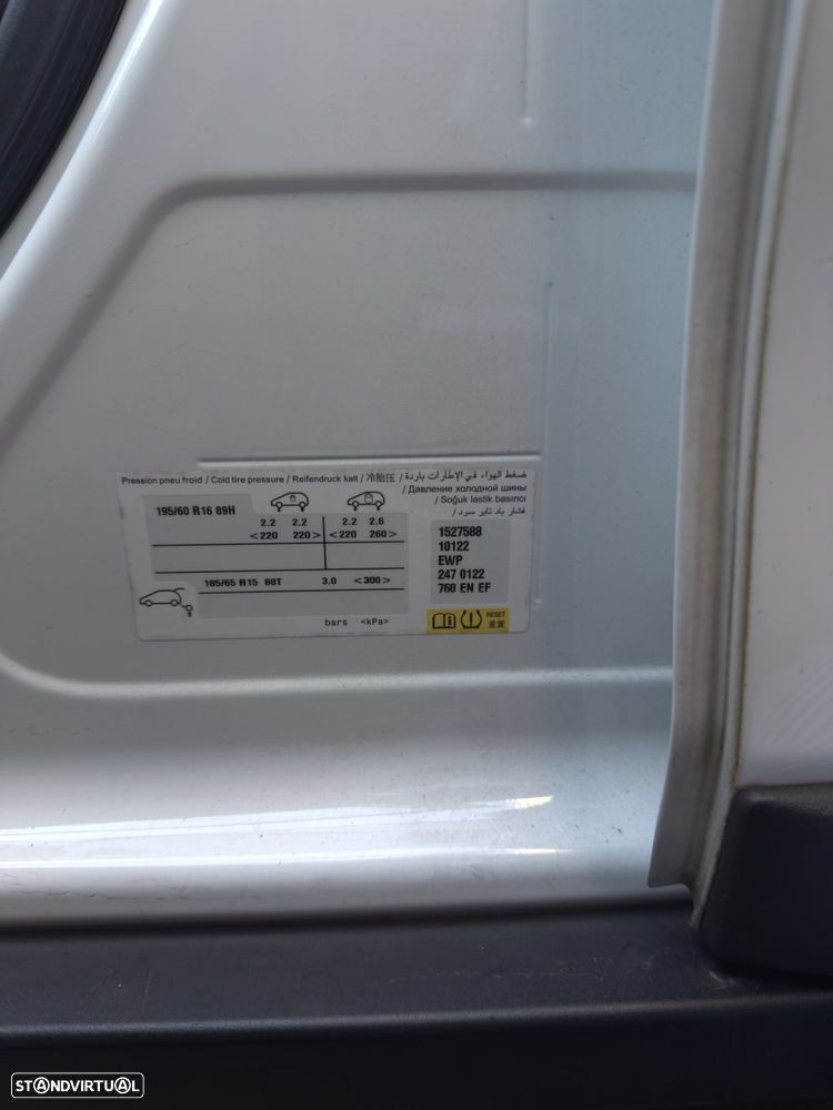 Peugeot 2008 1.2 PureTech Active - 19