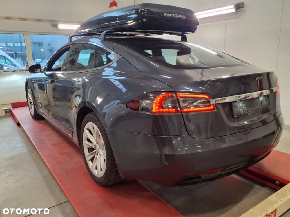 Tesla Model S - 3