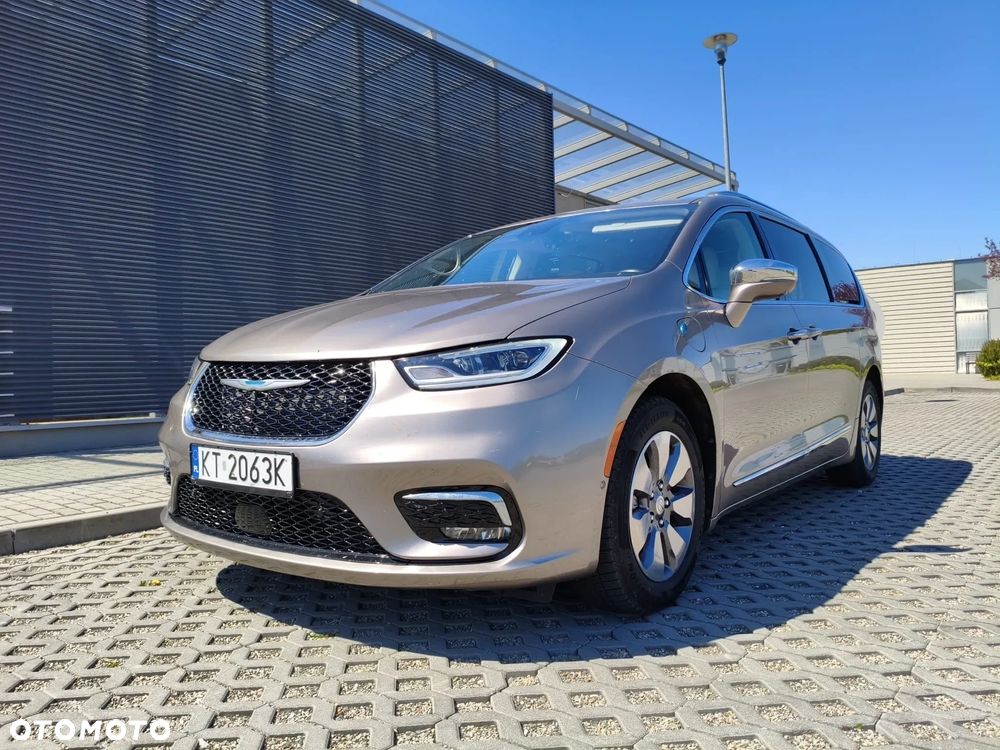 Chrysler Pacifica - 1