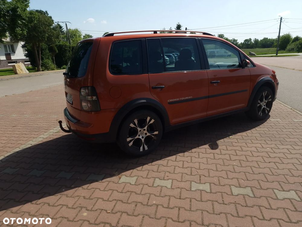 Volkswagen Touran 1.4 TSI Cross - 5