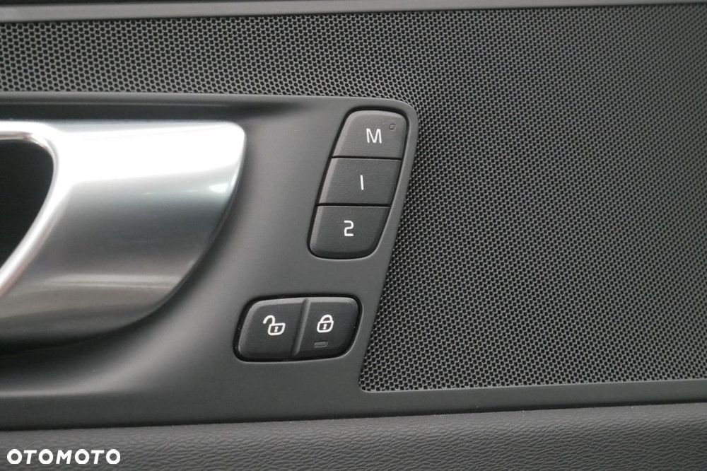 Volvo XC 60 B5 B AWD Plus Bright - 32
