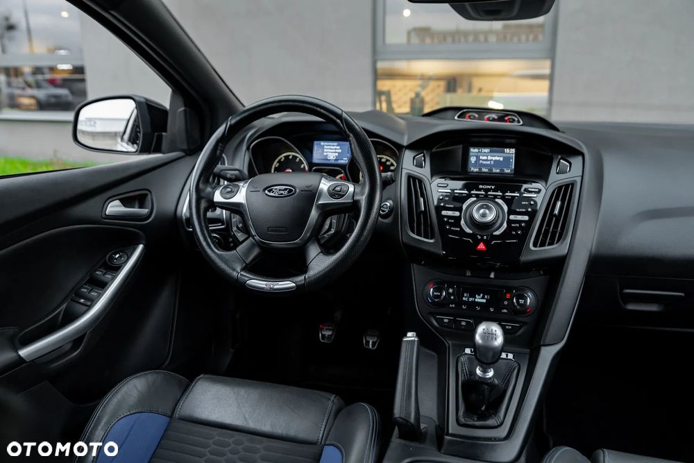 Ford Focus 2.0 EcoBoost ST mit Leder-Sport-Paket - 20