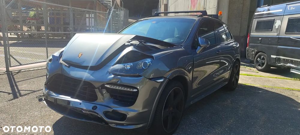 Porsche Cayenne GTS - 2