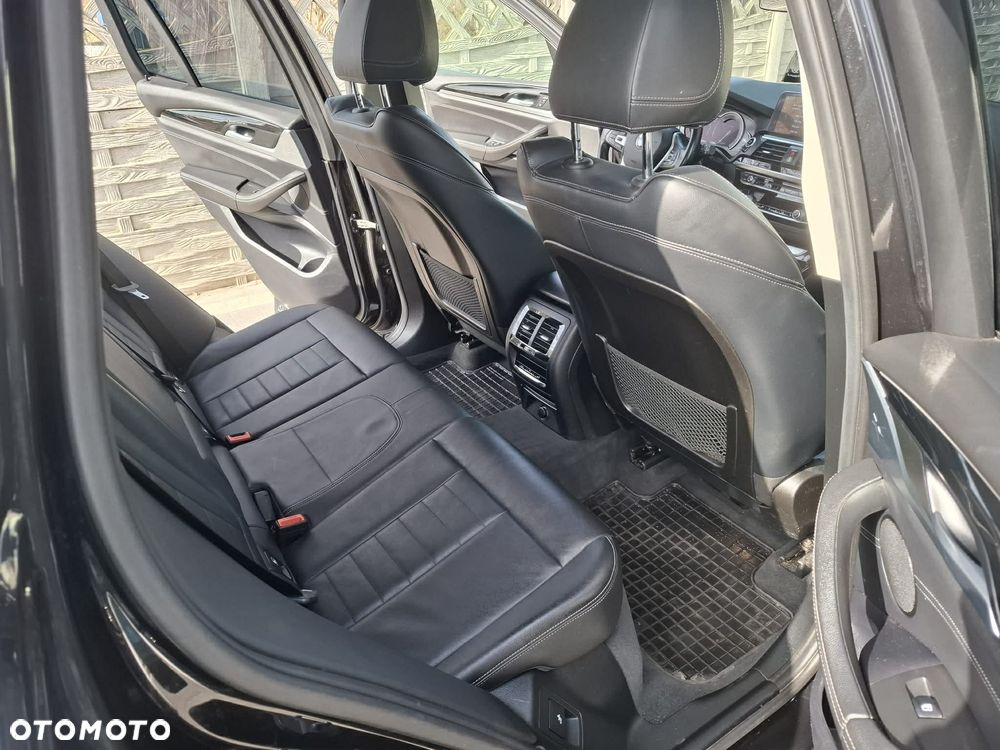 BMW X3 sDrive18d - 11