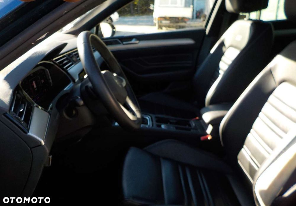 Volkswagen Passat - 24