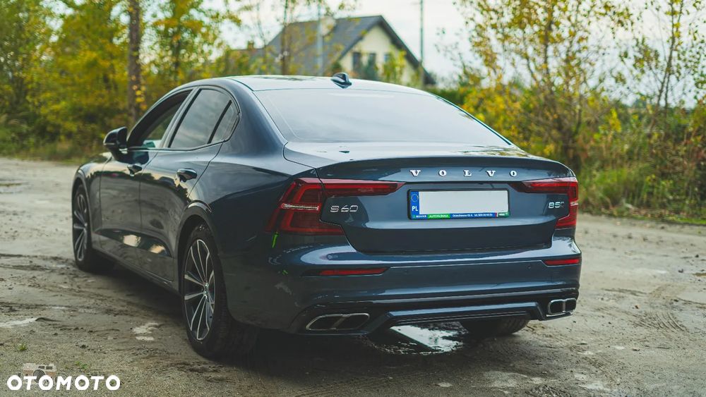 Volvo S60 B5 B AWD Plus Dark - 2