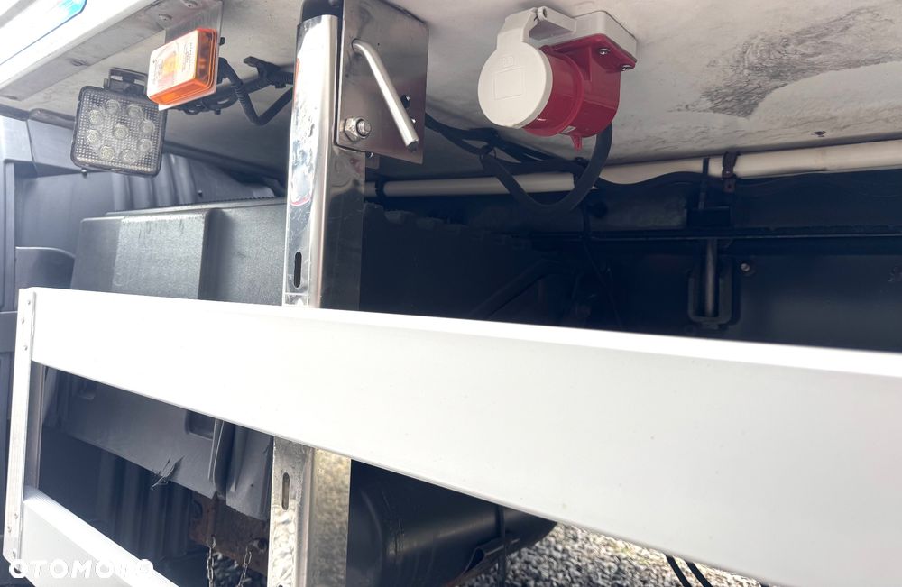 Scania P320 / CHŁODNIA /  CARRIER 950 NORDIC / WINDA ZEPRO - 23