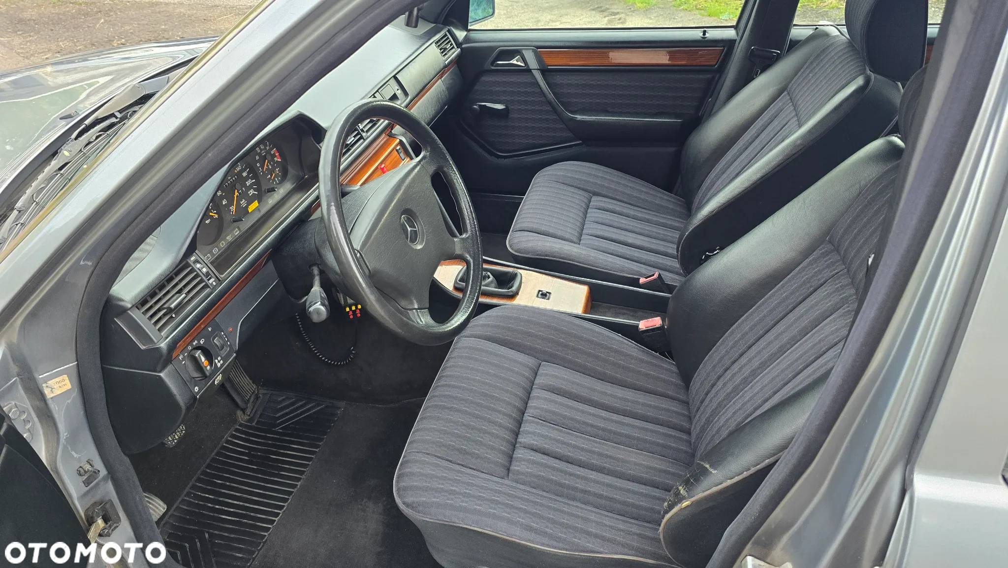 Mercedes-Benz W124 (1984-1993) - 13