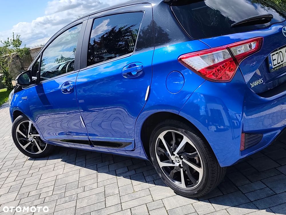 Toyota Yaris Hybrid 100 Premium EU6 - 6