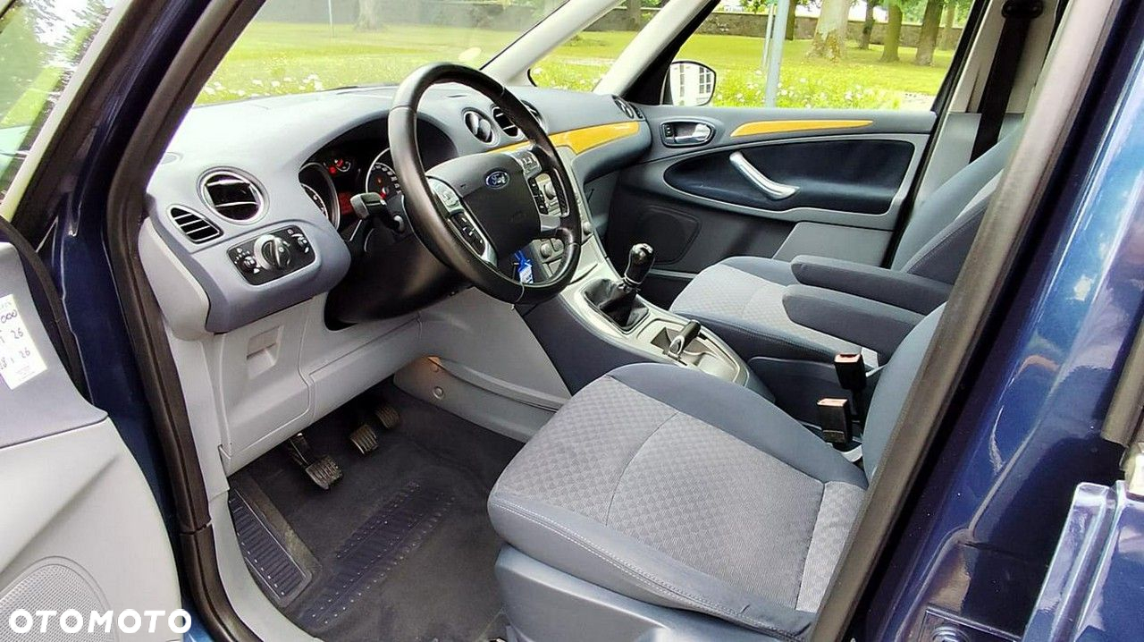 Ford Galaxy - 22