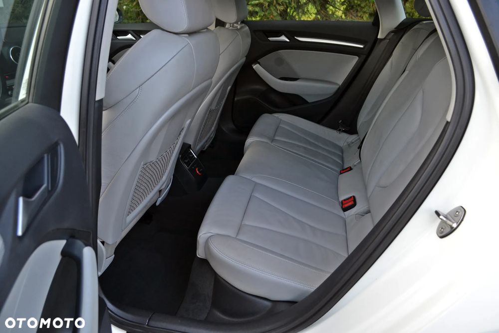 Audi A3 Sportback - 16