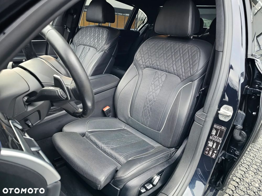 BMW Seria 7 740d xDrive - 38
