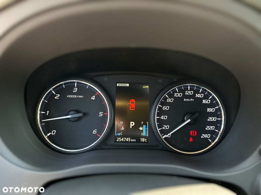 Mitsubishi Outlander 2.2 DID Instyle Navi 4WD - 11