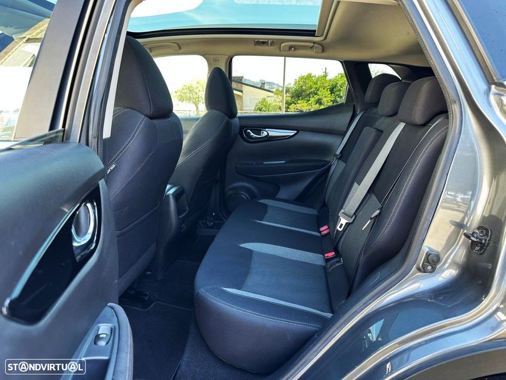 Nissan Qashqai 1.5 dCi N-Connecta J18+Led - 17