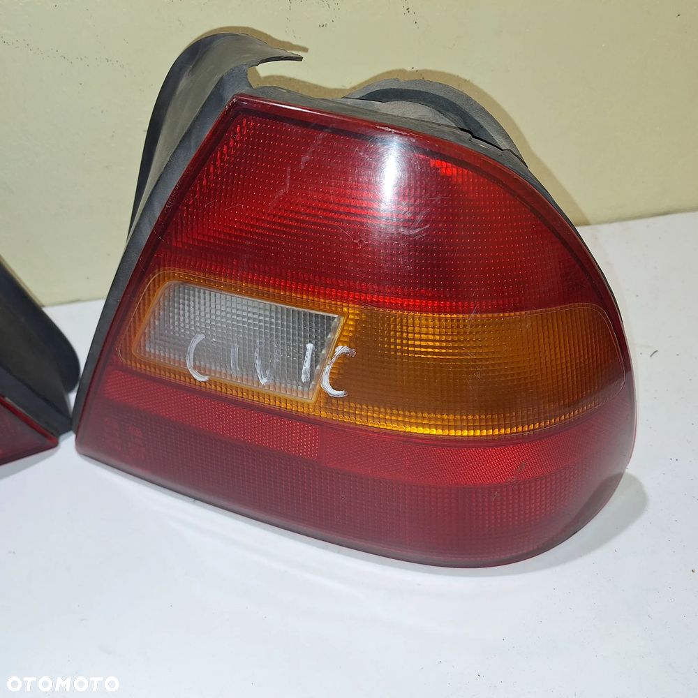 LAMPA PRAWA LEWA TYL HONDA CIVIC VI - 2