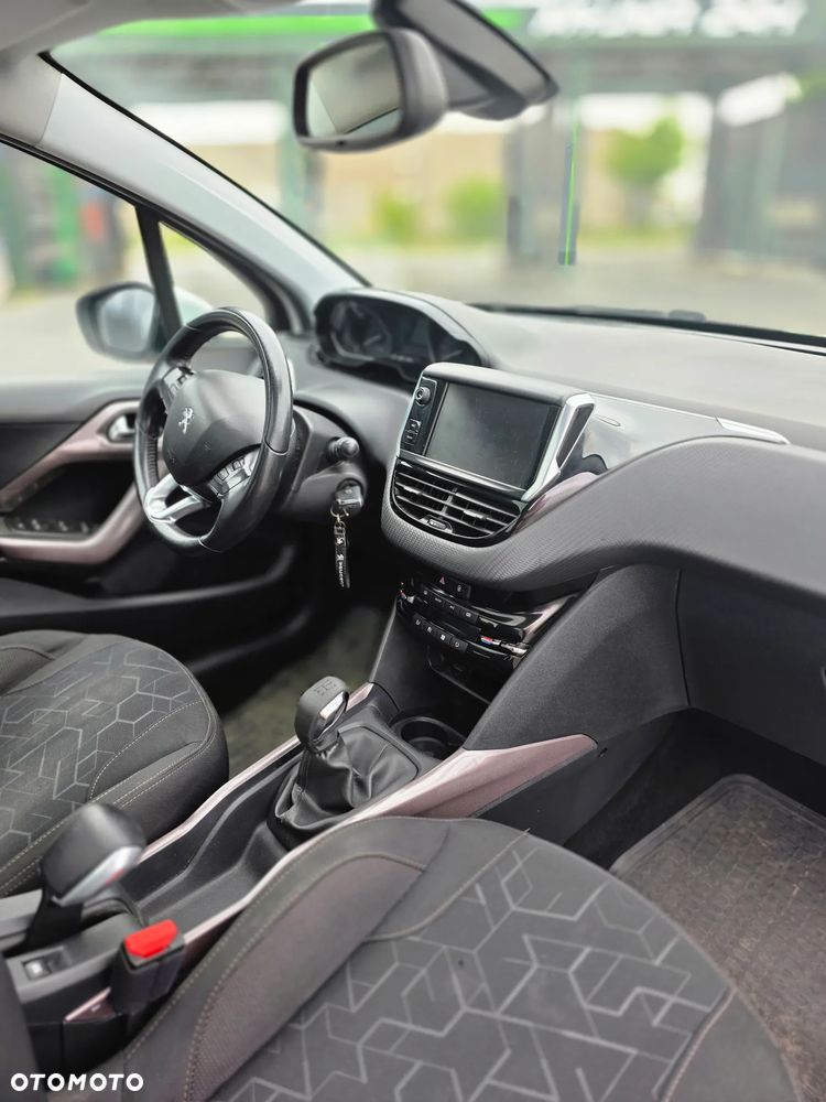 Peugeot 2008 1.2 Pure Tech Style - 16