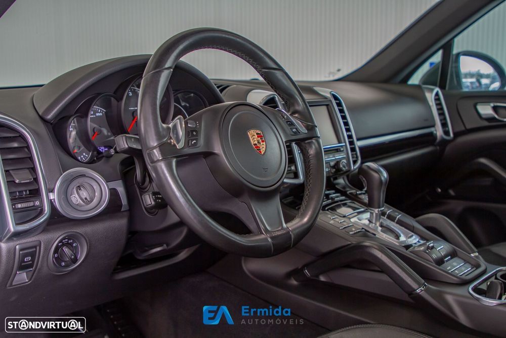 Porsche Cayenne - 30