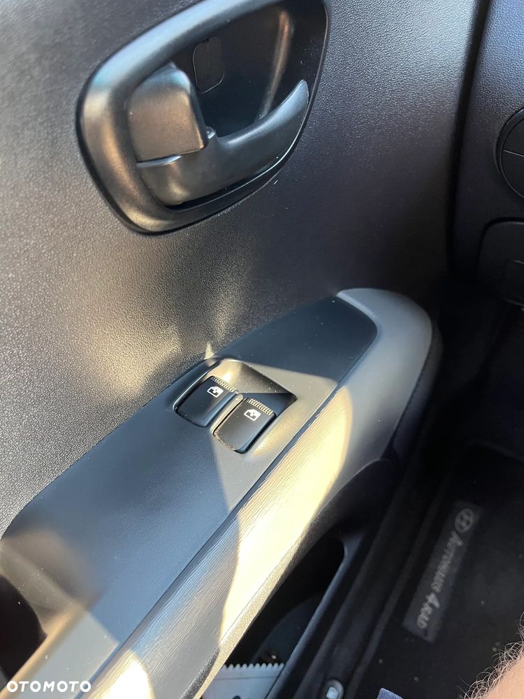 Hyundai i10 1.1 UEFA EURO 2012 Edition - 13