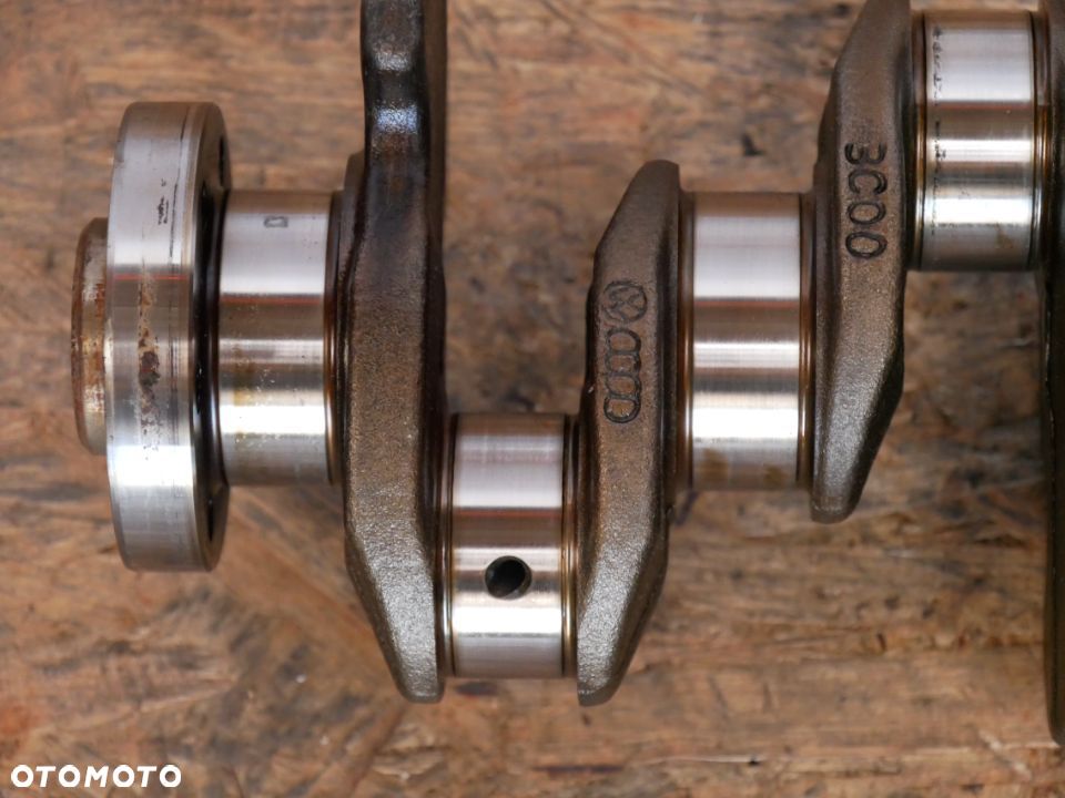 WAŁ KORBOWY VW GOLF 1.4 TSI CAX - 2