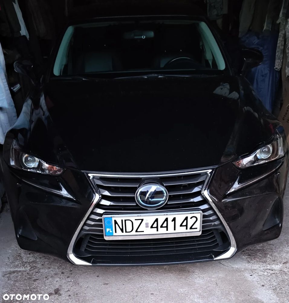 Lexus IS 300h Black - 33