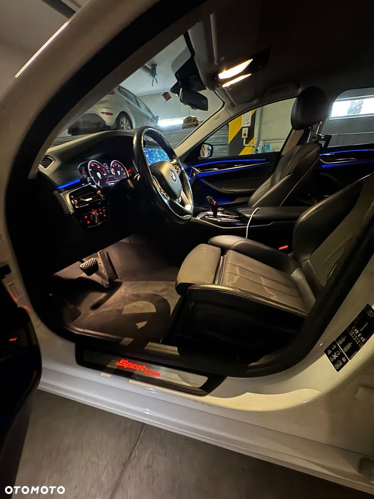 BMW Seria 5 530i Sport Line sport - 13