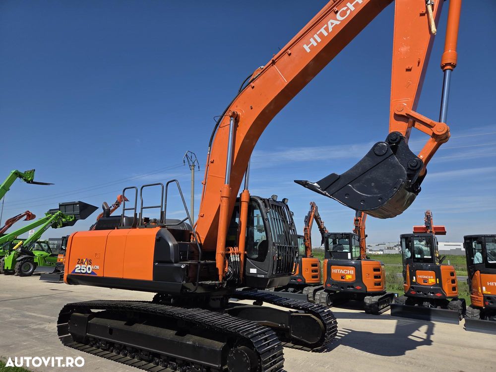 Hitachi ZX250LCN-6, 2020, 9.449h, 27,3t, cupa 1,55mc, Ingust latime 2,99m, camera spate, camere laterale, inst picon, consum mediu 9,8l/h, ridica 13t, motor Isuzu 173CP, 3 pompe hidr HITACHI, 3 camere, produs in JAPONIA, leasing 4 ani-PROMOTIE 68.900 EUR+tva - 38