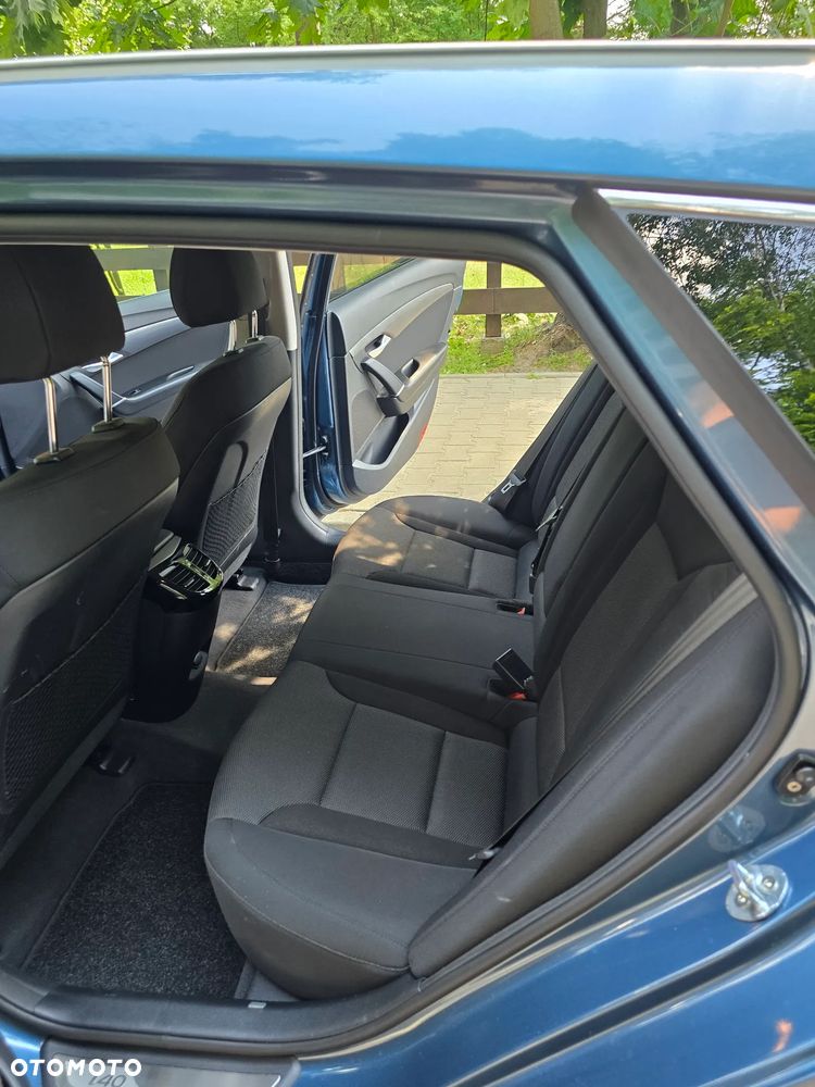 Hyundai i40 Kombi blue 1.6 Family+ - 25