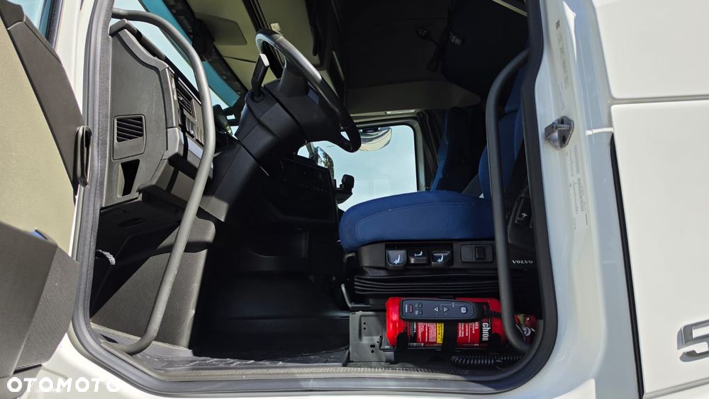Volvo ///FH///500///2023/// GLOBETROTTER///XXL///FULLLED/// VIRTUAL COCPIT///KLIMATYZACJA POSTOJOWA///ALUFELGI///RADARY/// KAMERA///WYŚWIETLACZ OBCIĄŻENIA/// ZABUDOWY MIĘDZYOSIOWE/// STAN BARDZO DOBRY - 30