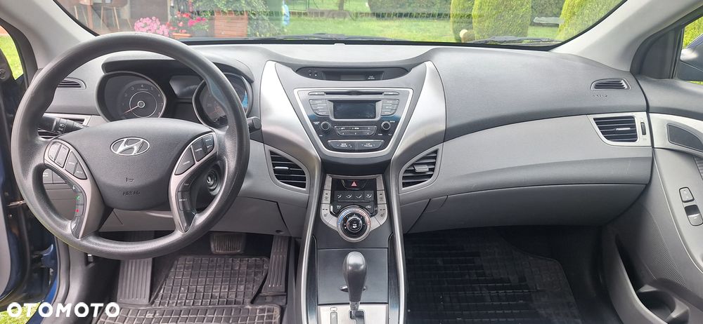 Hyundai Elantra - 6