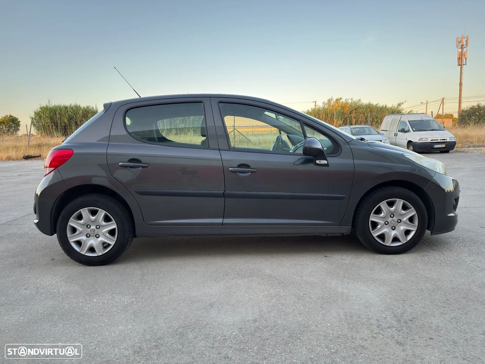 Peugeot 207 - 10