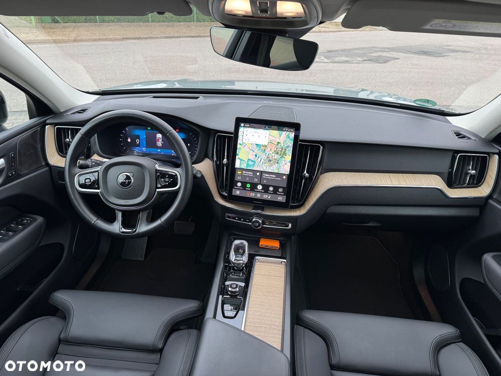 Volvo XC 60 B5 AWD Plus Dark - 25
